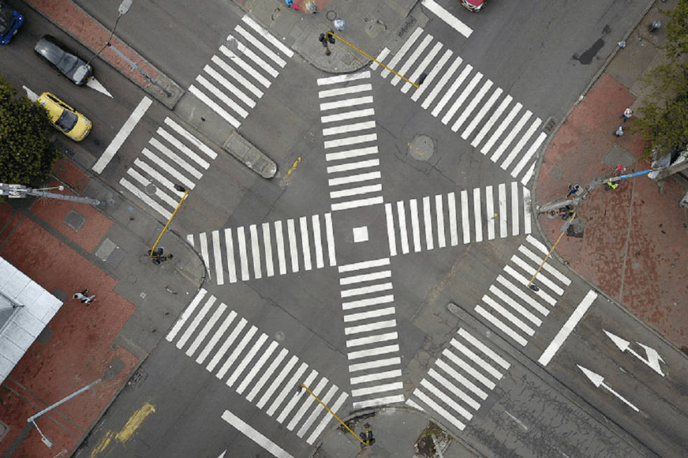 Implementan nuevas intersecciones para priorizar paso de peatones en Bogotá