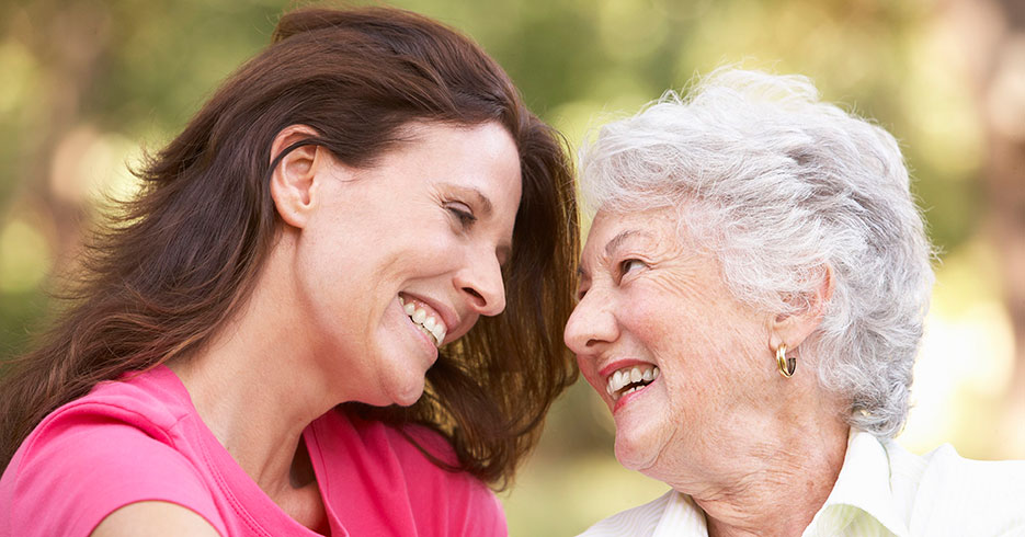 Con pétalos de rosas y cuarzos rosados, equilibra la energía de tu mamá