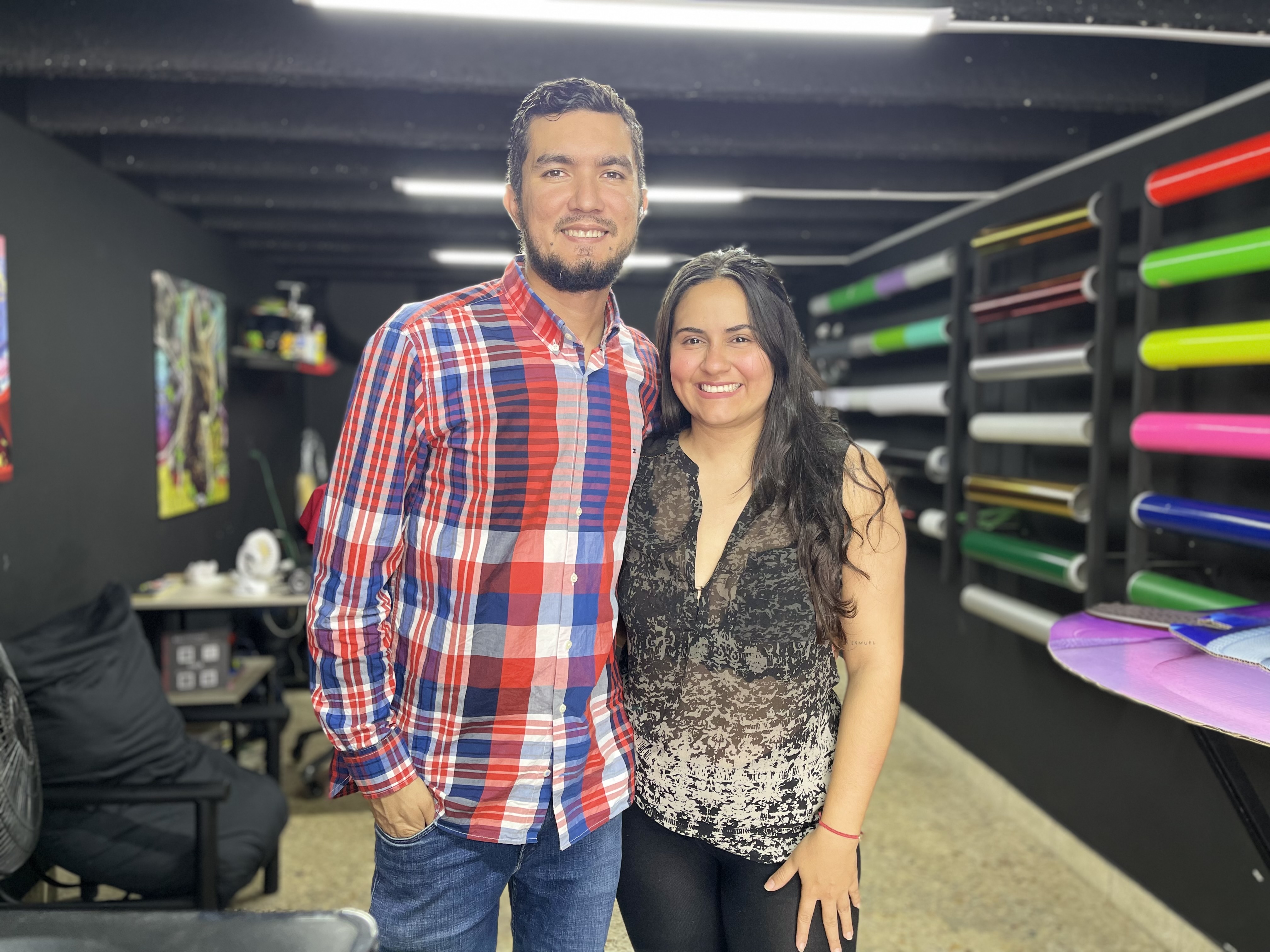La pareja que transforma espacios con polarizados residenciales y vehiculares
