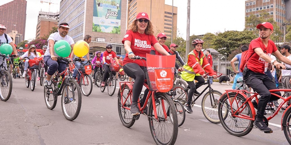 Con la ciclovía por las mujeres se dio inicio al 4to Festival Internacional ‘Ni con el pétalo de una rosa’