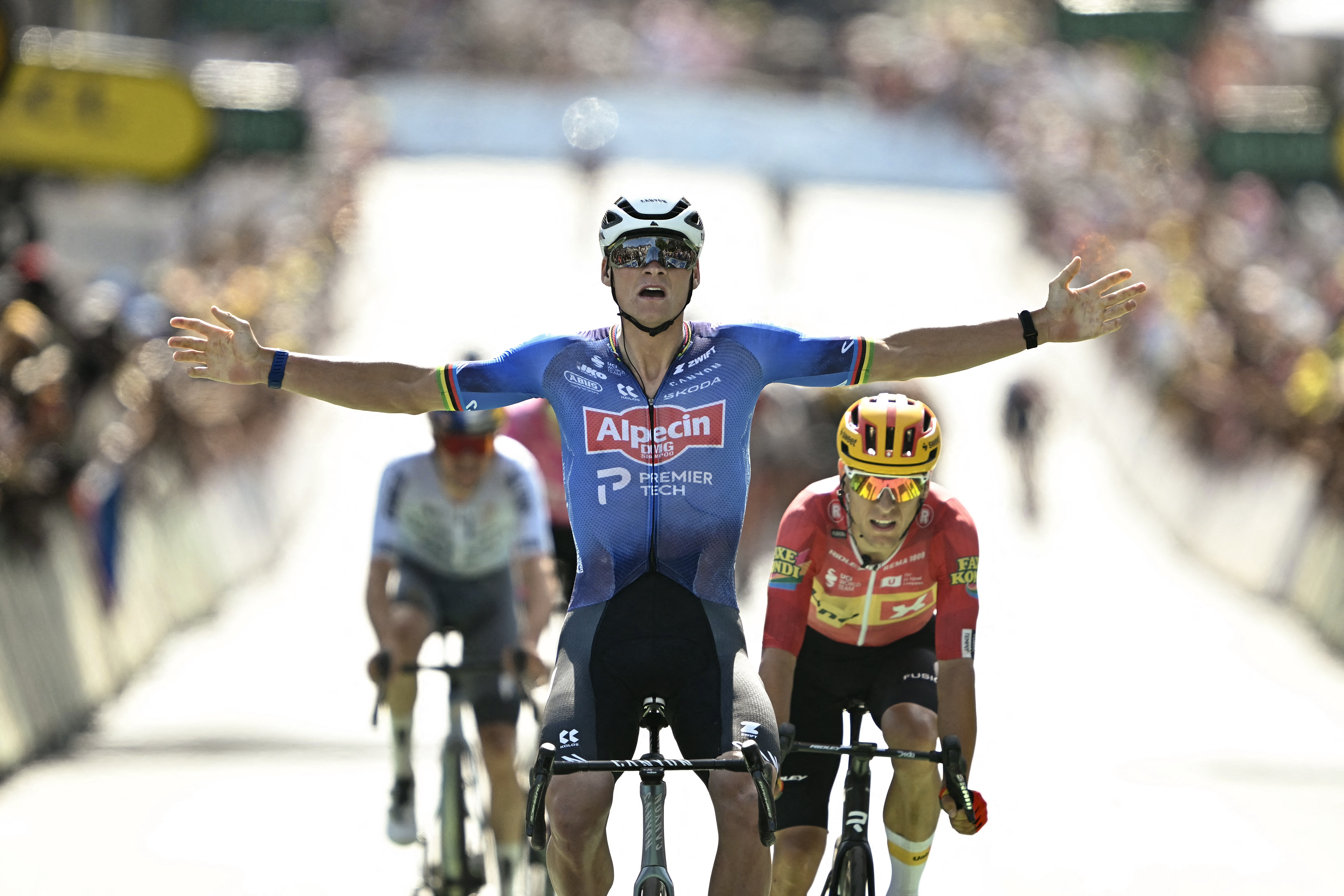 Tour de Francia: Mathieu van der Poel ganó la novena etapa tras imponerse en el esprint