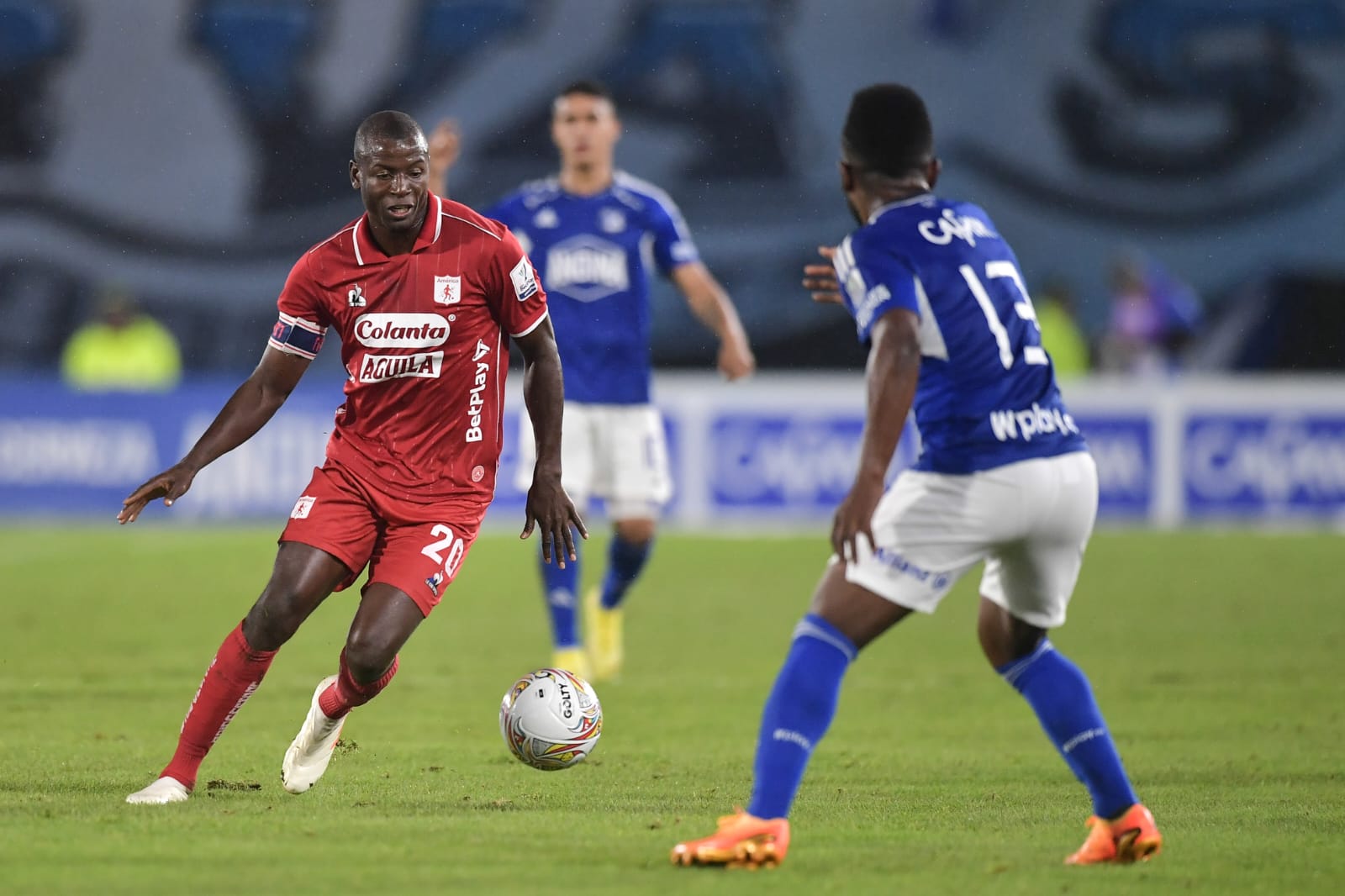 Victoria de Millonarios 4 - 3 sobre América de Cali en el estadio El Campín