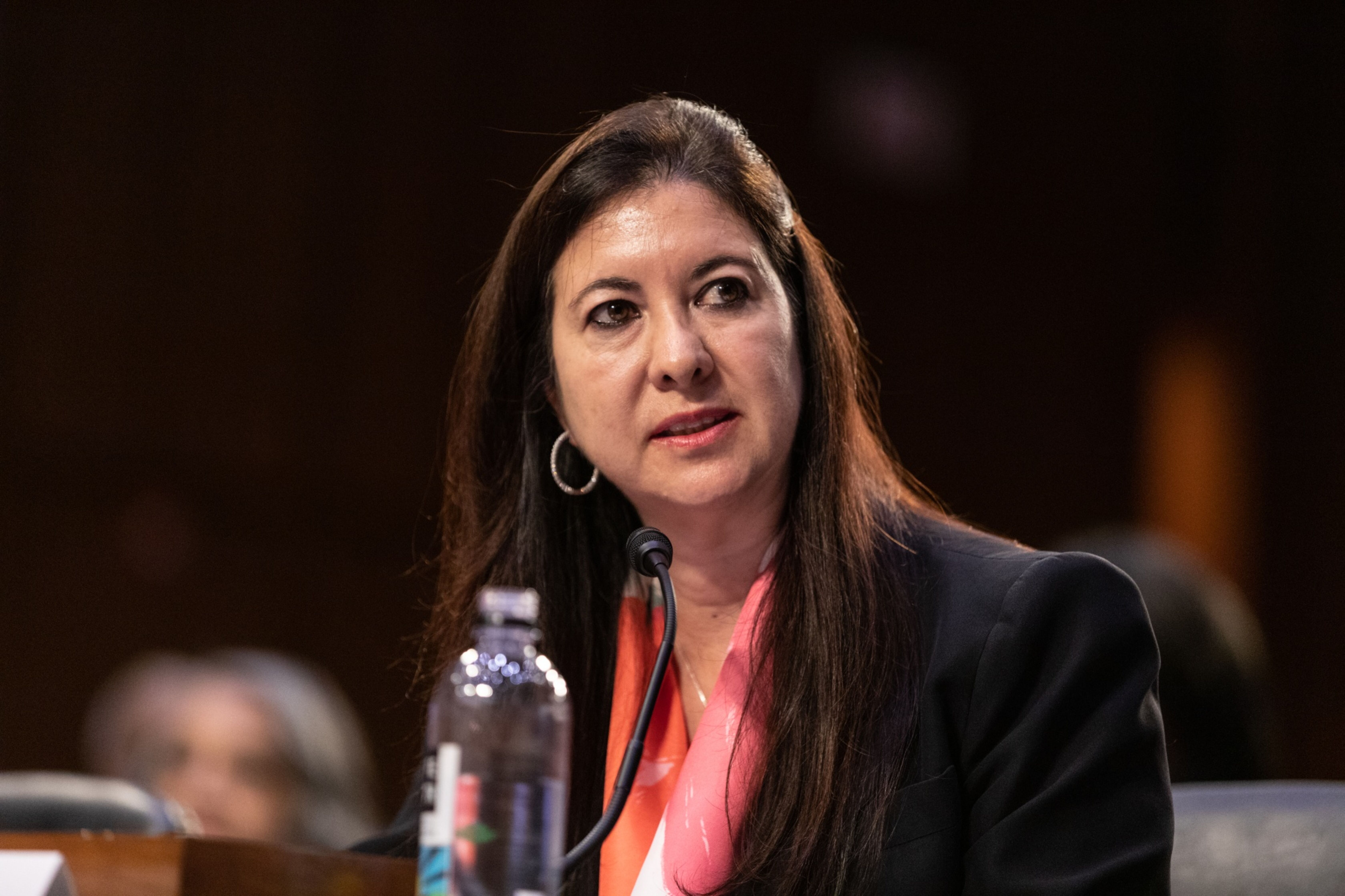 Las irregularidades que explicarían salida de colombiana Adriana Kugler de Reserva Federal