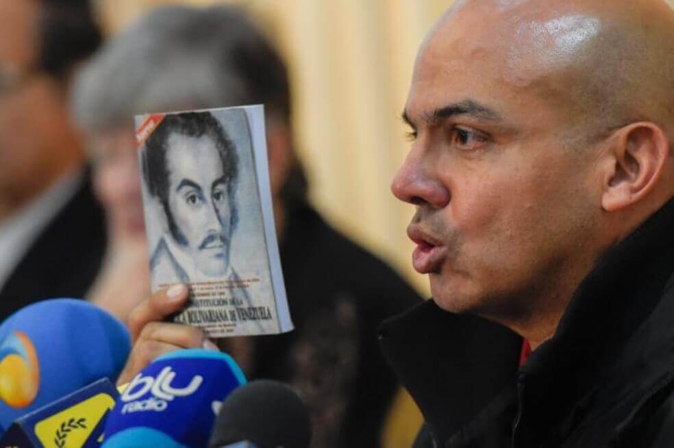 Se suma nueva investigación contra general (r) Clíver Alcalá por porte de armas