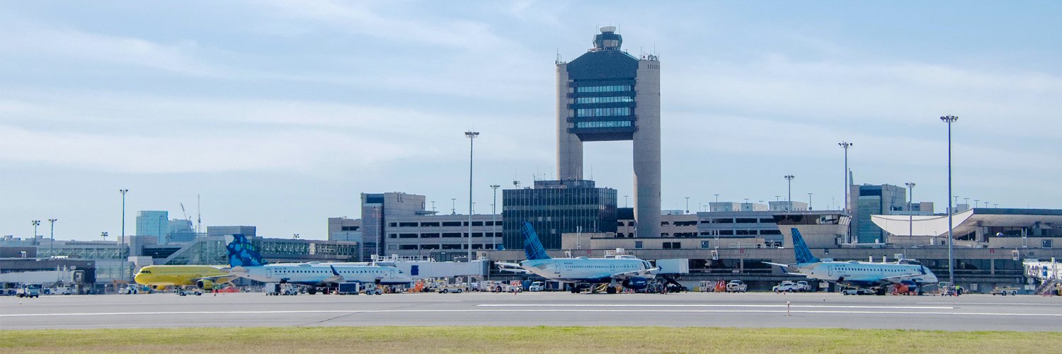 Hombre atacó a un tripulante de cabina y trató de abrir la puerta del avión