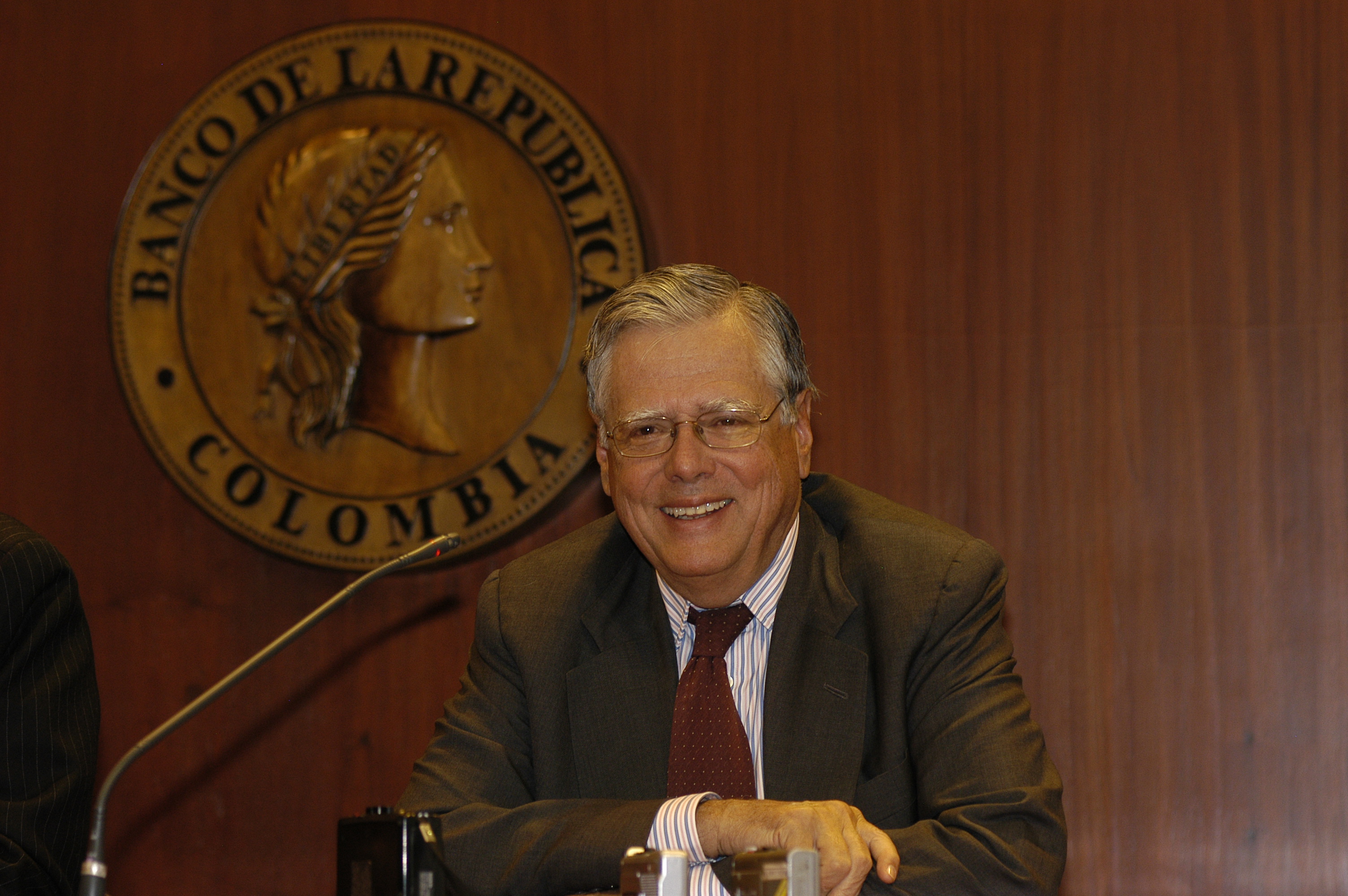Falleció Miguel Urrutia Montoya, reconocido economista colombiano