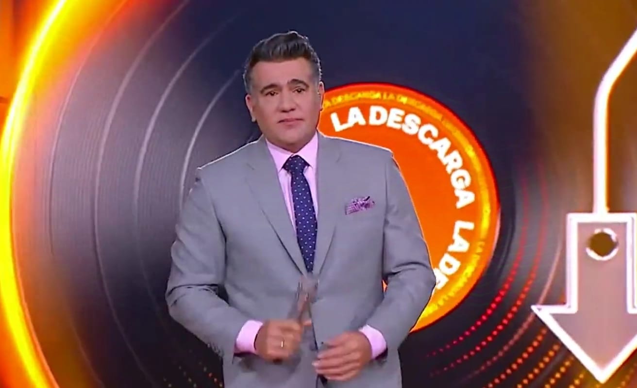 Carlos Calero no pudo evitar llorar en “La Descarga” y tuvo que dejar de presentar