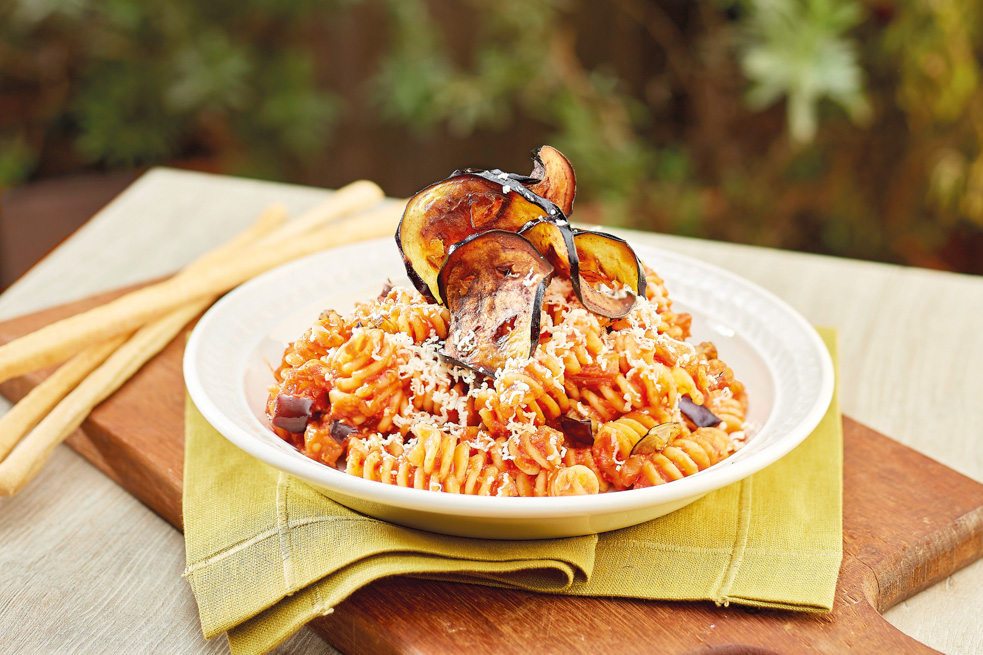 Fusili a la Norma con pasta casera: ¡sabores italianos en tu plato de pasta corta!