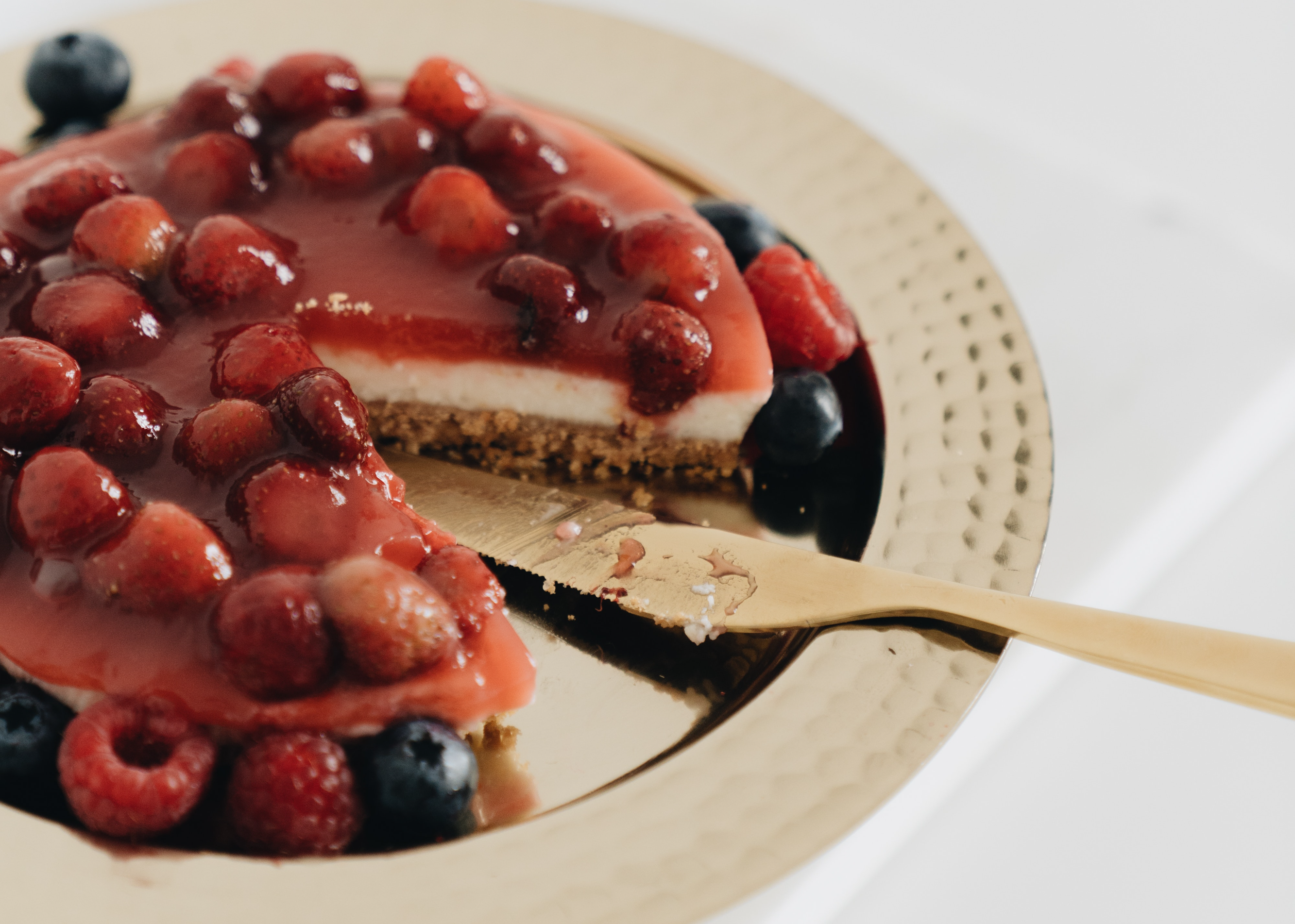 Seis pasos para preparar tarta de queso con frutos rojos