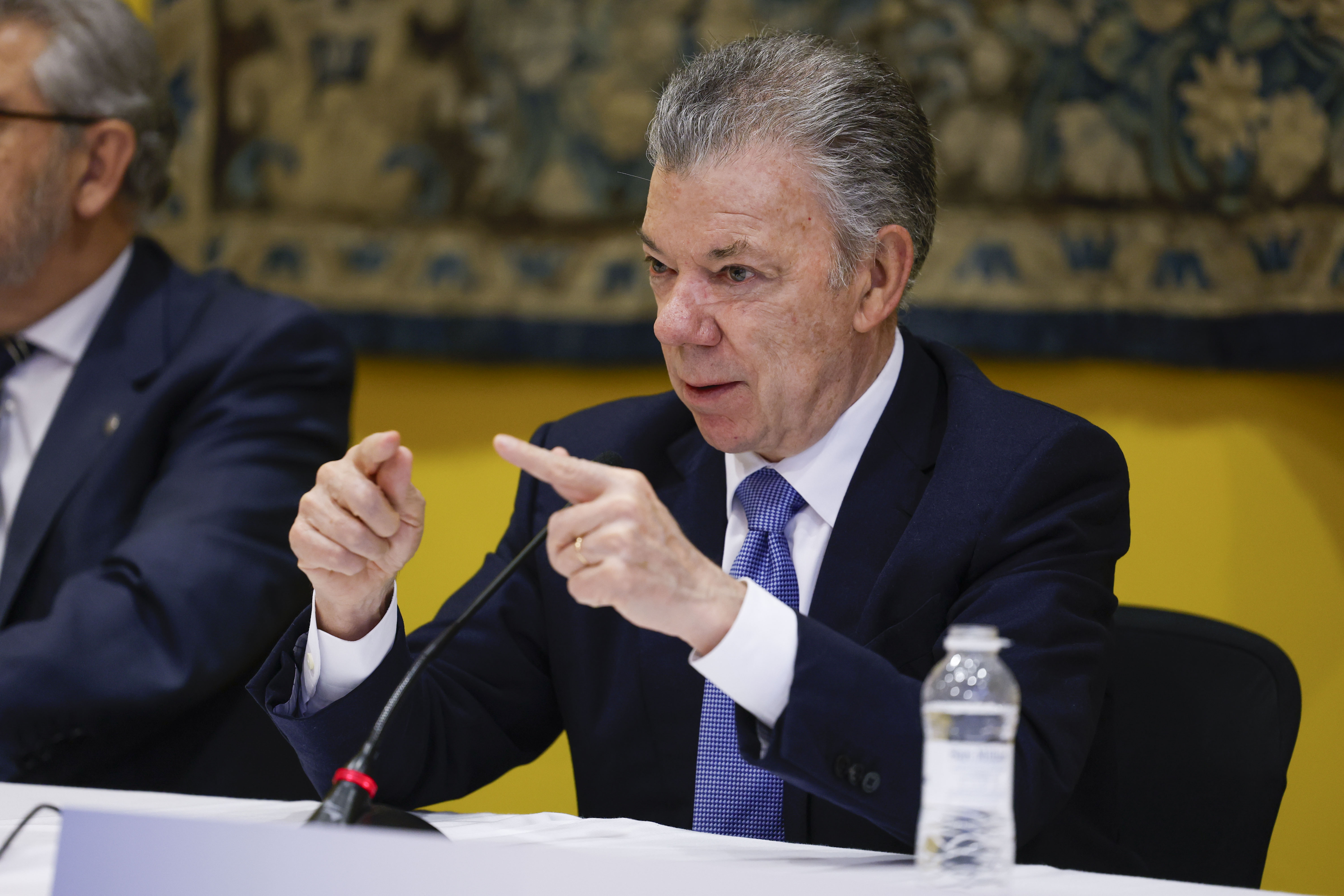 “Se metieron a negociar sin tener la más mínima idea”: Santos critica la paz total de Petro