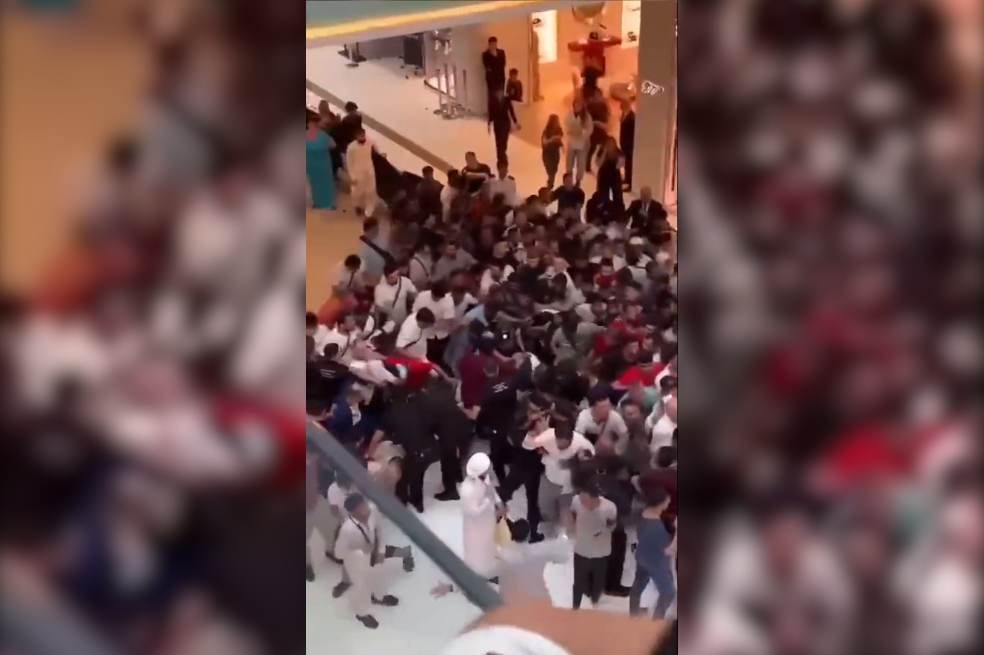 Caos en un centro comercial en Dubái para conseguir el nuevo iPhone 15