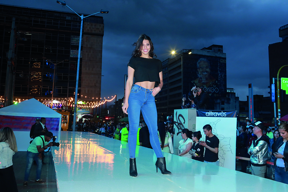 Pasarela NEOS 8