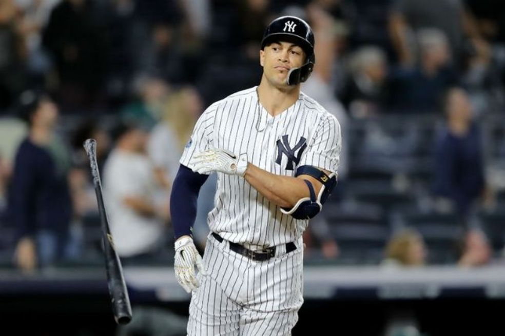 El norteamericano es jardinero de los New York Yankees y firmó en 2014 por 13 temporadas y 325 millones de dólares.