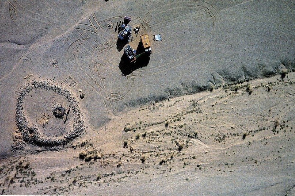 Científicos descubren 280 enormes círculos de piedra a lo largo de 1.000 kilómetros de desierto | EL ESPECTADOR