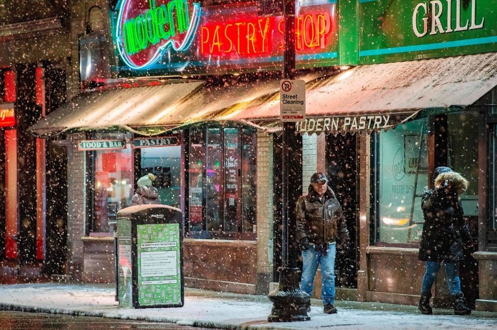 La nieve seguirá cayendo hasta la tarde del martes y podría llegar a hasta 50 cm, según el servicio meteorológico.