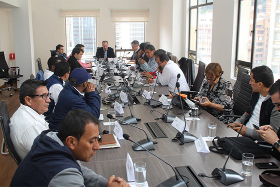 Avanza reunión entre Gobierno y transportadores
