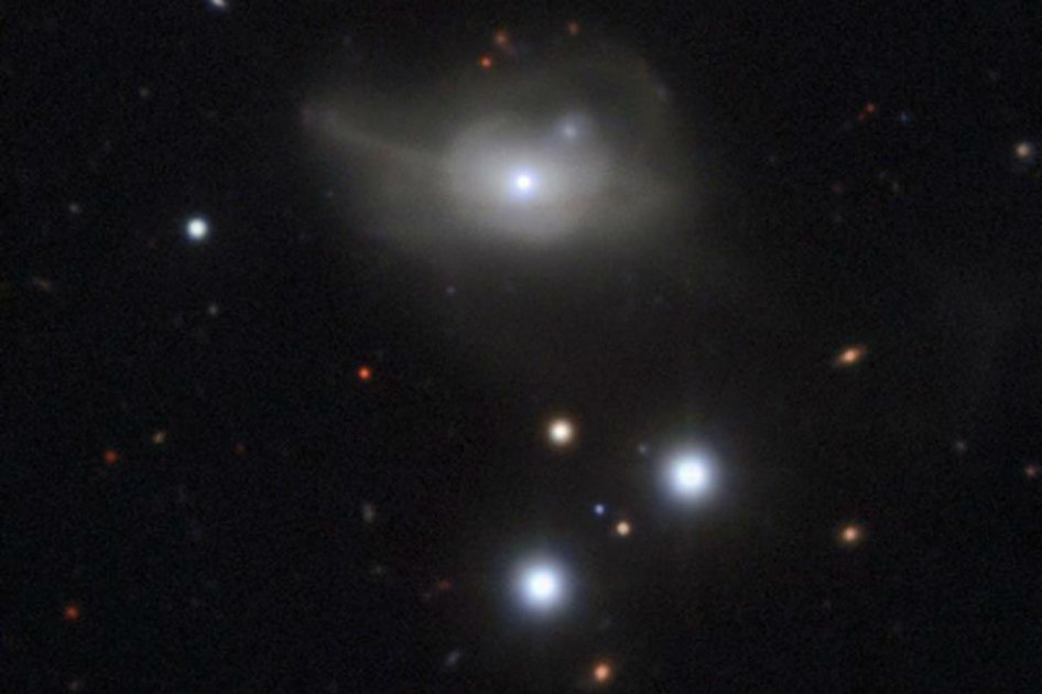 Astrónomos descubren un agujero negro que arrastra una galaxia a la oscuridad