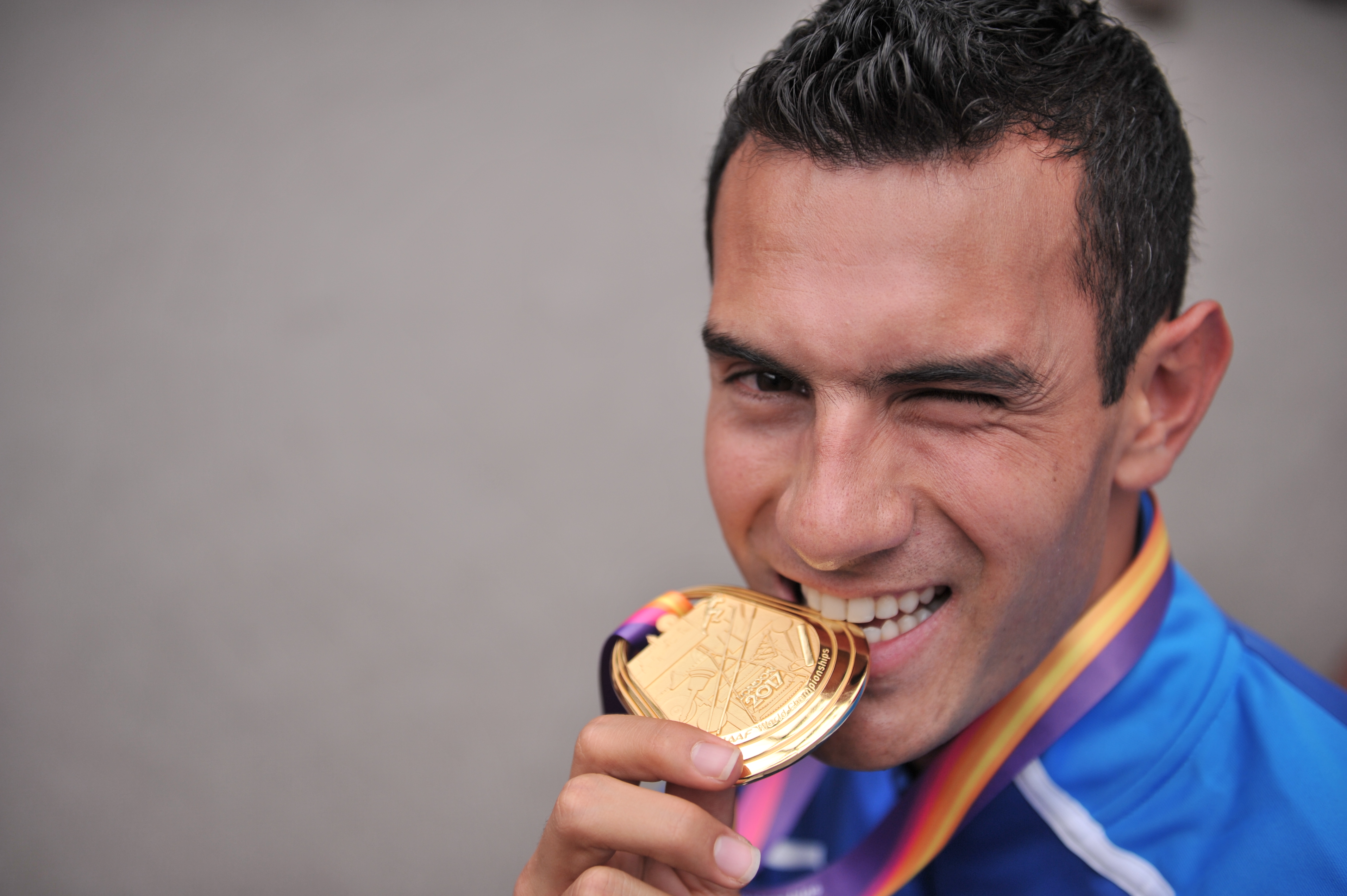 Atleta colombiano, campeón mundial de marcha en los 20 kilómetros.
