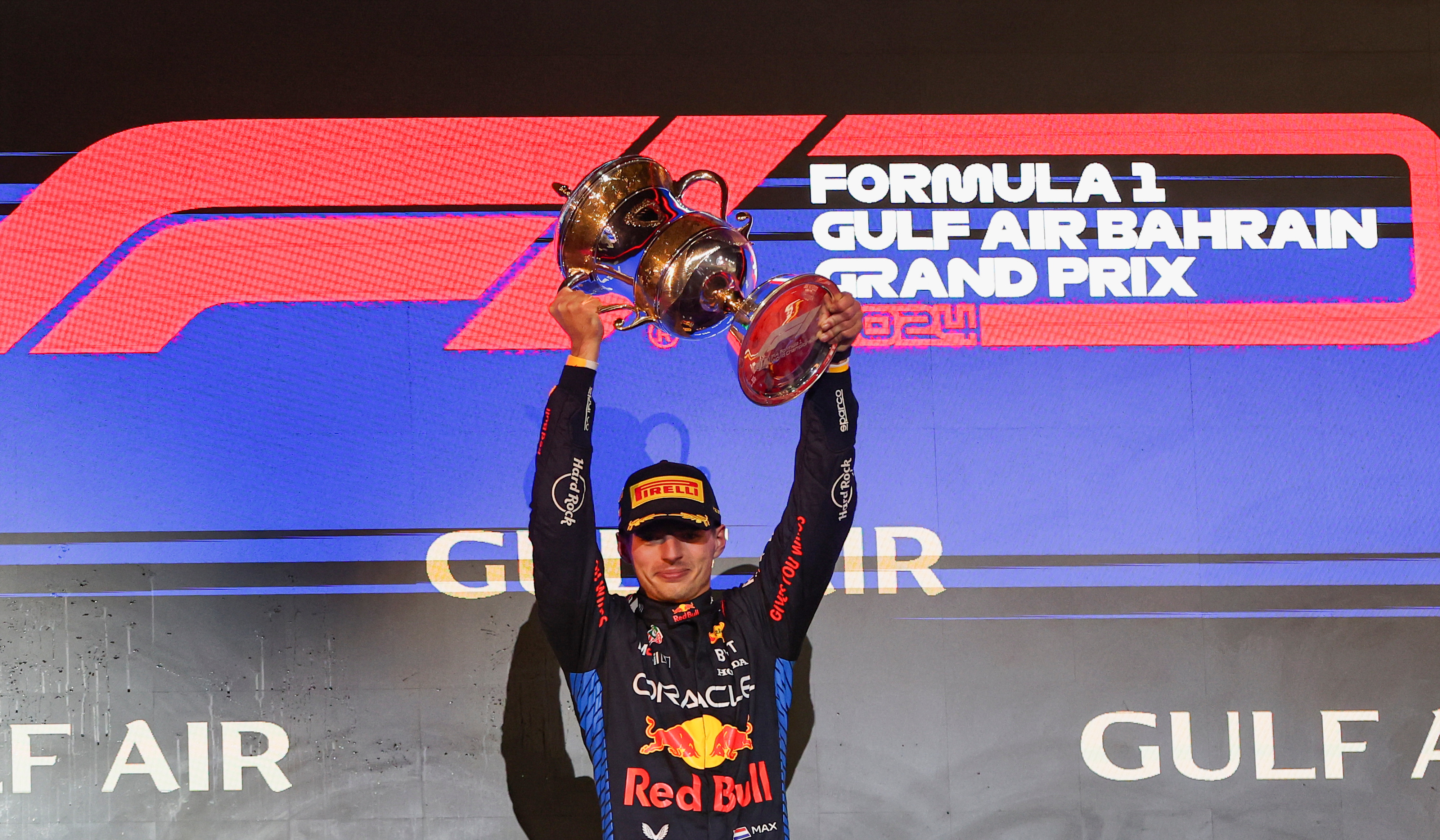 Sakhir (Bahrain), 02/03/2024.- Red Bull Racing driver Max Verstappen of Netherlands lifts the trophy on the podium after winning the Formula One Bahrain Grand Prix, at Bahrain International Circuit in Sakhir, Bahrain, 02 March 2024. (Fórmula Uno, Bahrein, Países Bajos; Holanda) EFE/EPA/ALI HAIDER