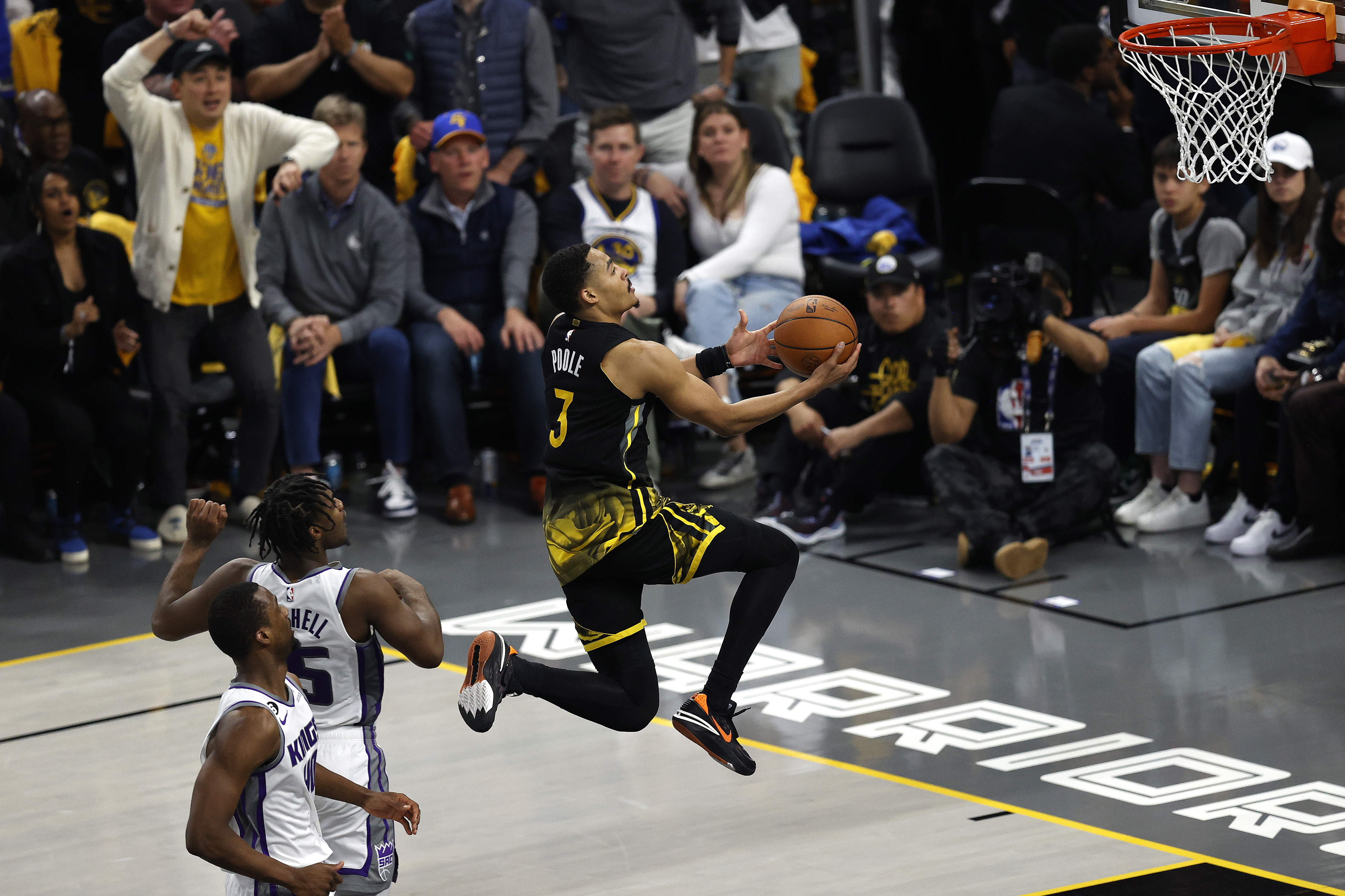 “Playoffs” de la NBA: los Warriors salvaron el 3-0 y pusieron la serie 2-1
