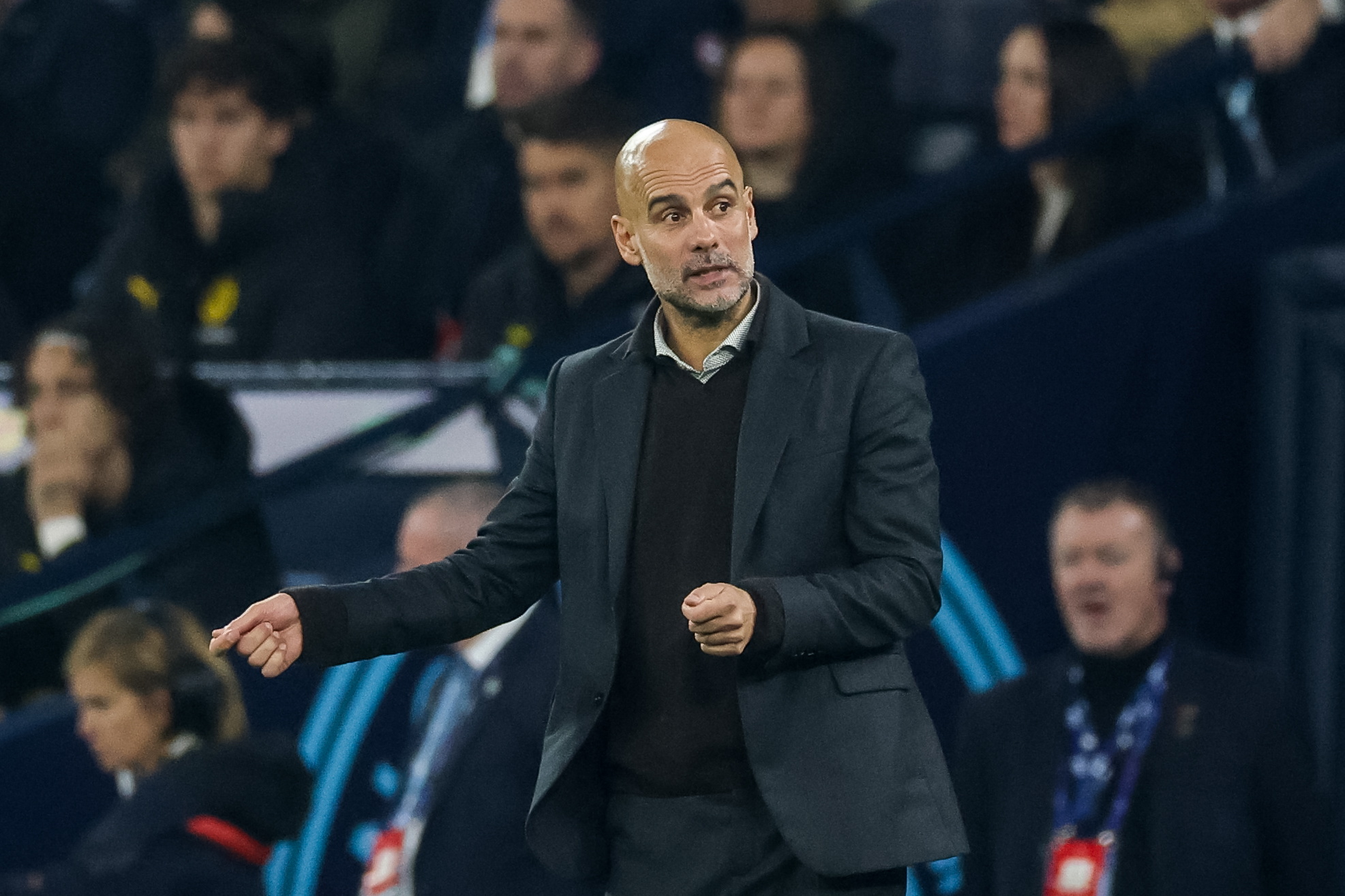 MANCHESTER (United Kingdom), 05/11/2025.- Manchester City's manager Pep Guardiola gestures during the UEFA Champions League league phase soccer match between Manchester City and Borussia Dortmund, in Manchester, Britain, 05 November 2025. (Liga de Campeones, Reino Unido) EFE/EPA/ADAM VAUGHAN