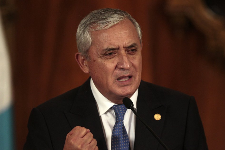 Otto Pérez Molina trata de evitar detención al ponerse a órdenes del juez