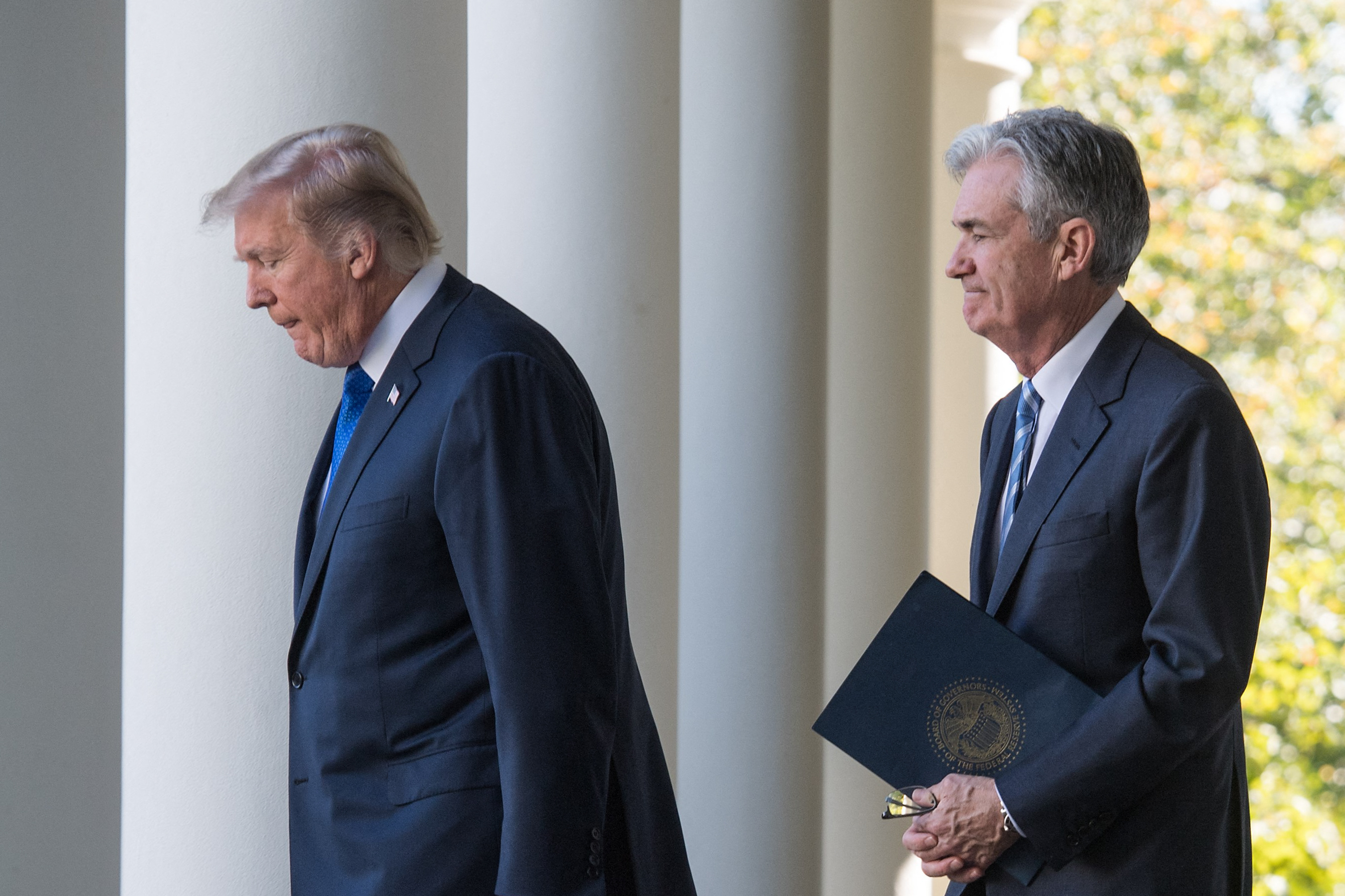 Tras cifras de empleo, Trump presiona a Powell para que baje las tasas de interés