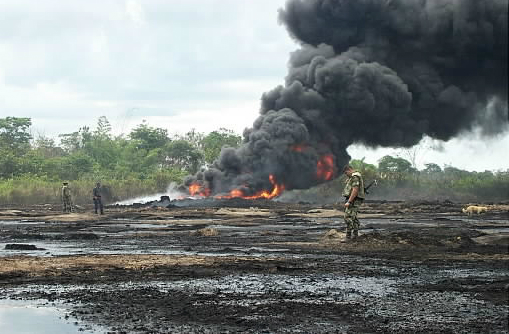 Terrorismo a infraestructura petrolera ha provocado derrame de 340.000 barriles de crudo