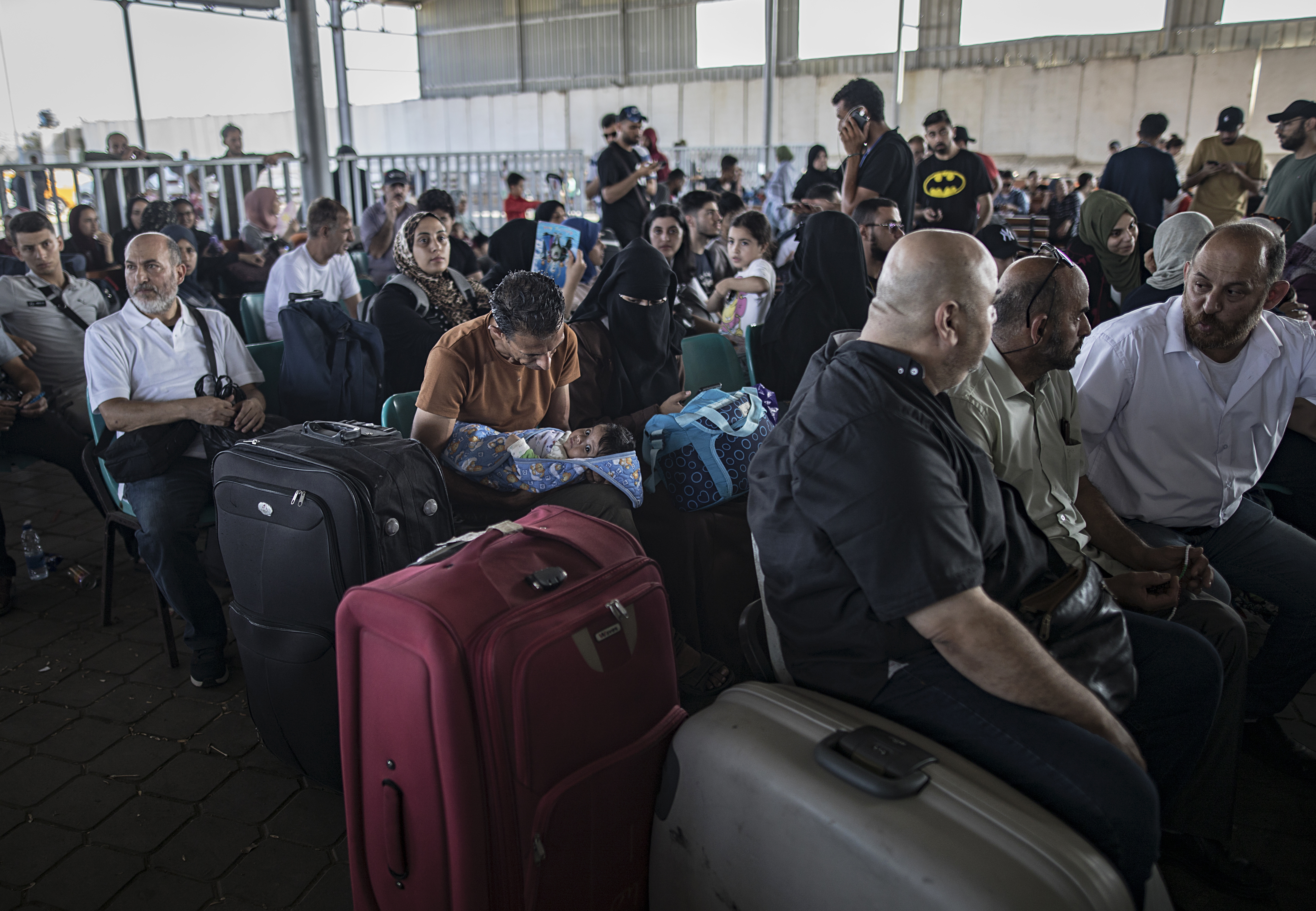 Por segundo día consecutivo siguen saliendo buses con refugiados de Gaza