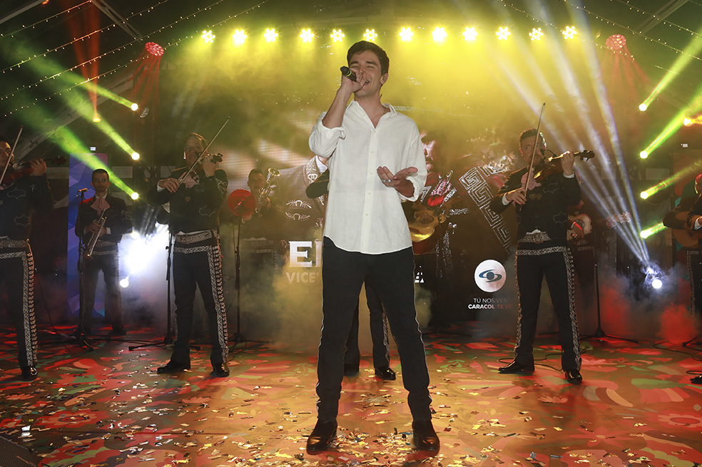 Alejandro Santa Maria Homenaje a el rey Vicente Fernandez