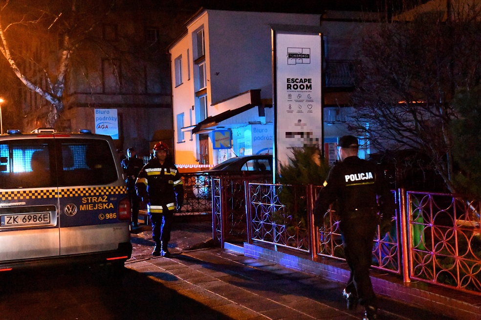 Mueren cinco adolescentes tras incendio en un juego de escape en Polonia