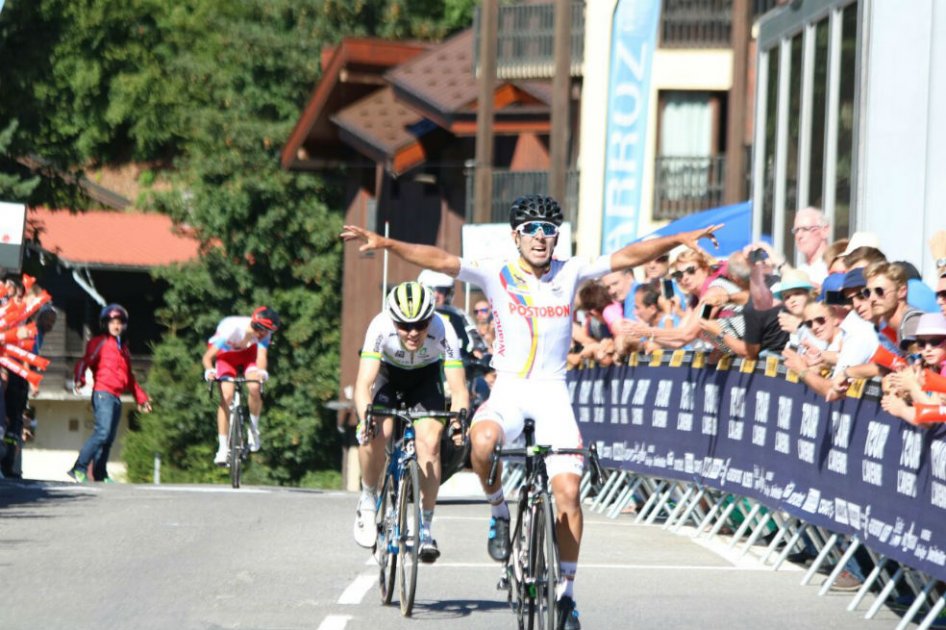 John Anderson Rodríguez celebra la victoria en Les Carroz D’Araches. Foto: Eder Garcés