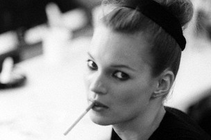 07 Apr 1995, New York City, New York State, USA --- Kate Moss backstage during the Calvin Klein fall 1995 ready to wear collection. --- Image by © CondÈ Nast Archive/Corbis
