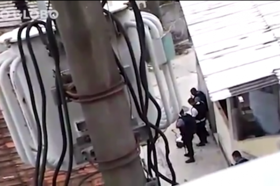Filman a policías brasileños alterando escena después de matar a un menor