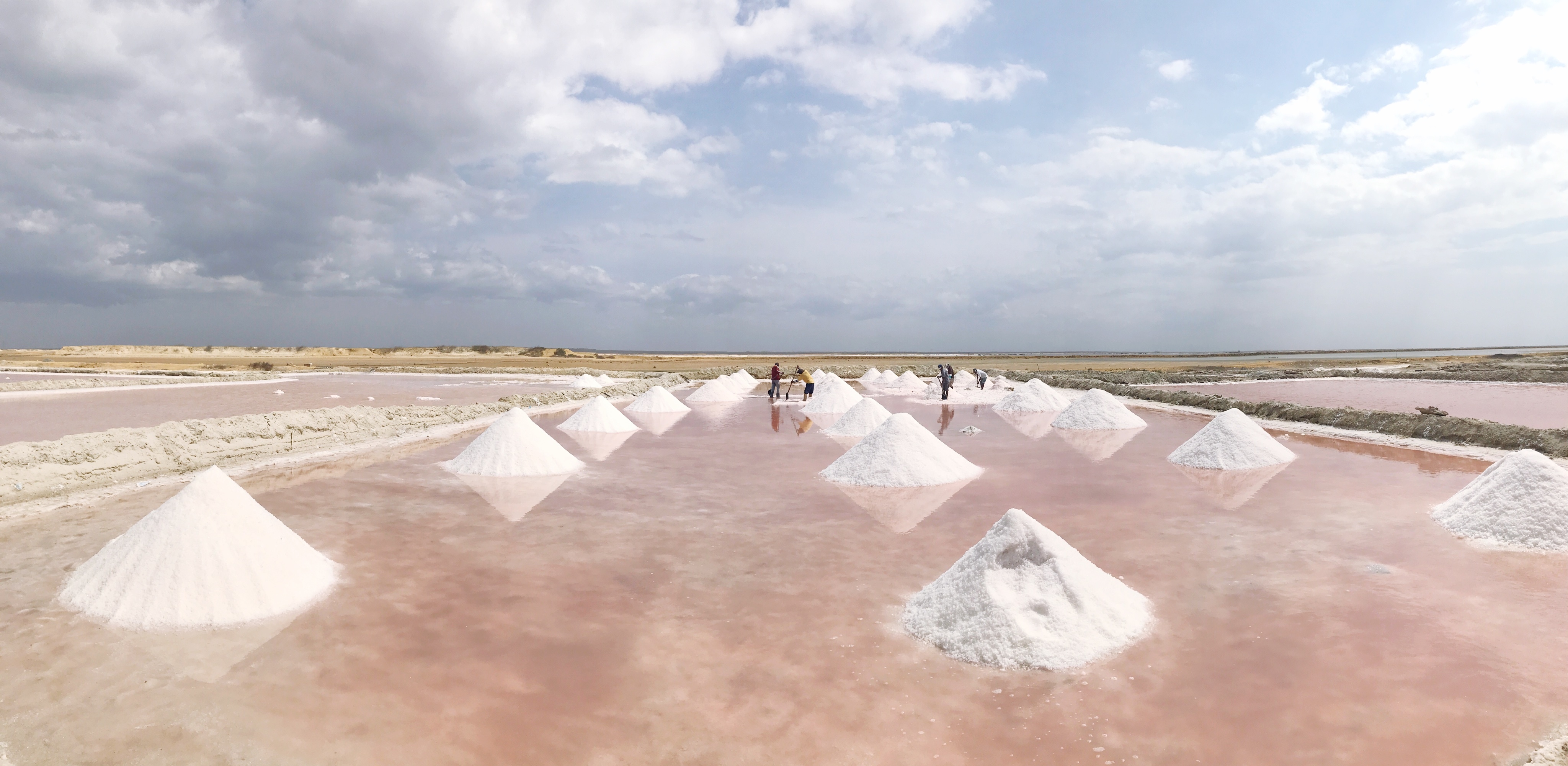 El problema histórico y étnico de hacer rentables las salinas de Manaure