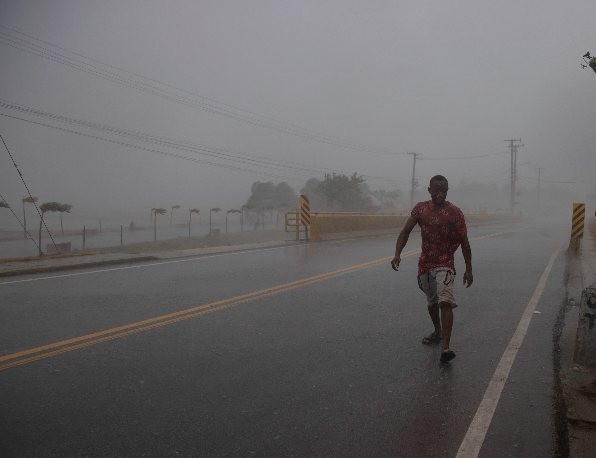 Huracán Fiona: unos 800 desplazados en República Dominicana y Puerto Rico sin luz