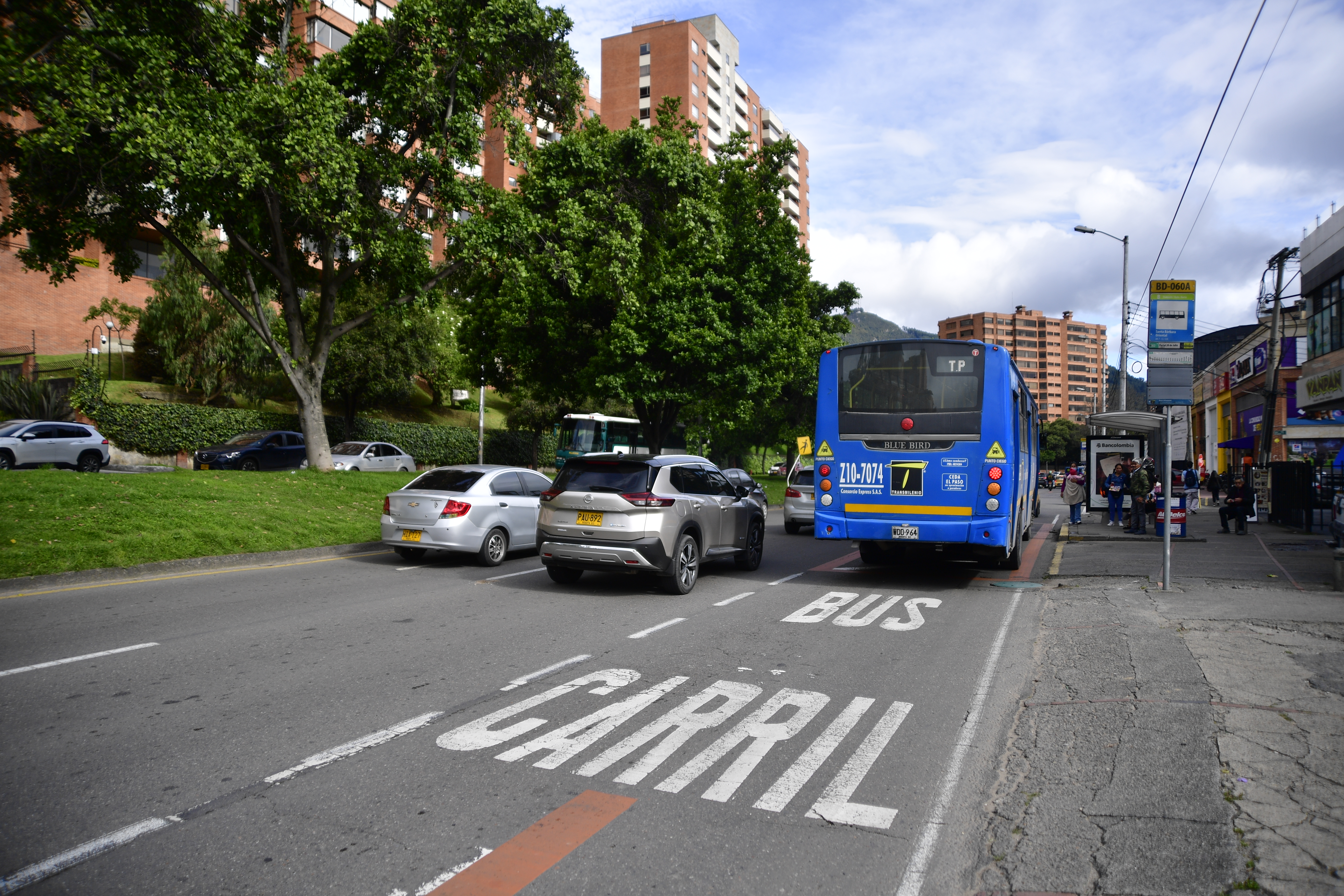 Carriles preferenciales en Bogotá: cómo identificarlos y multa por invadirlos o usarlos
