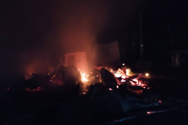 Incendio en Marquetalia (Caldas) consumió una vivienda y afectó tres vehículos