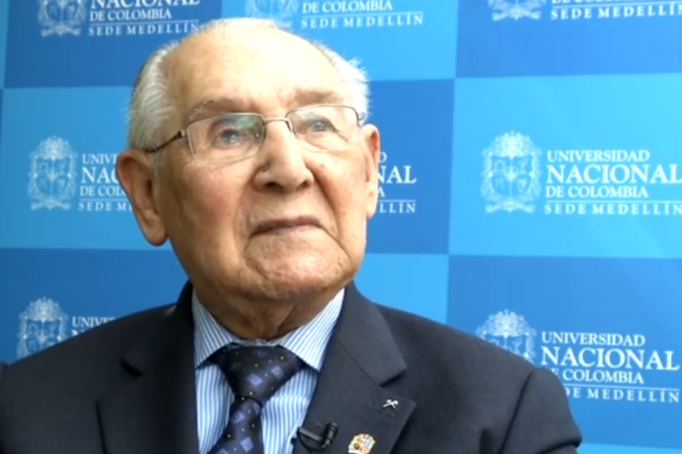 El ingeniero Lucio Chiquito terminó una tesis de doctorado con 104 años