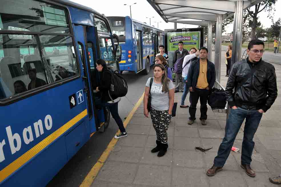 Congresista y concejal demandan al Distrito por alza del pasaje del SITP