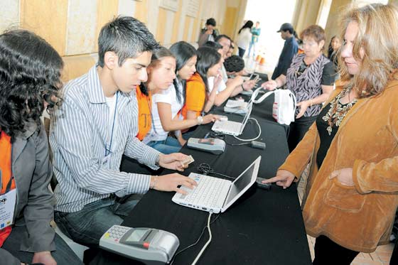 Gobierno no cree que haya voto electrónico en elecciones de 2014