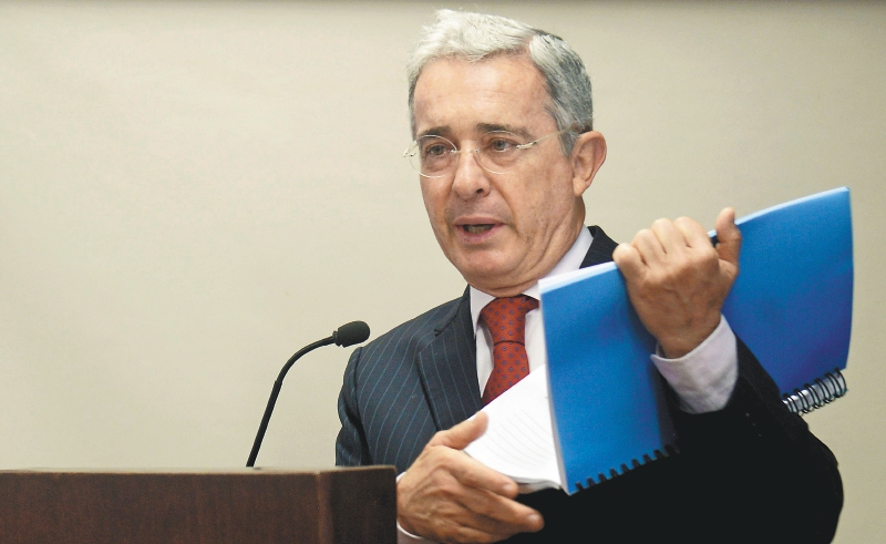 Se agita el caso Uribe, que está a semanas de una decisión esencial
