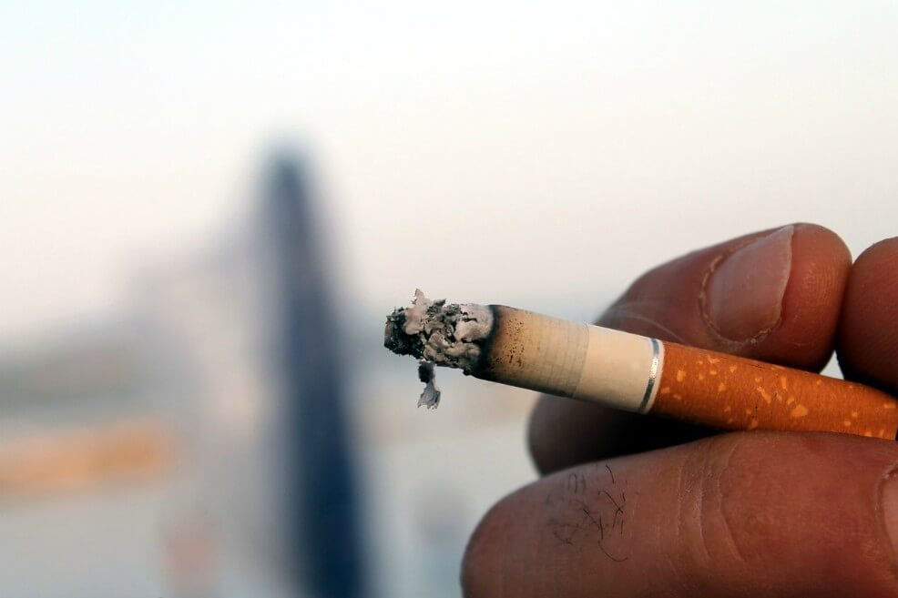 Una universidad japonesa no contratará profesores que fumen cigarrillos. ¿Es justo?