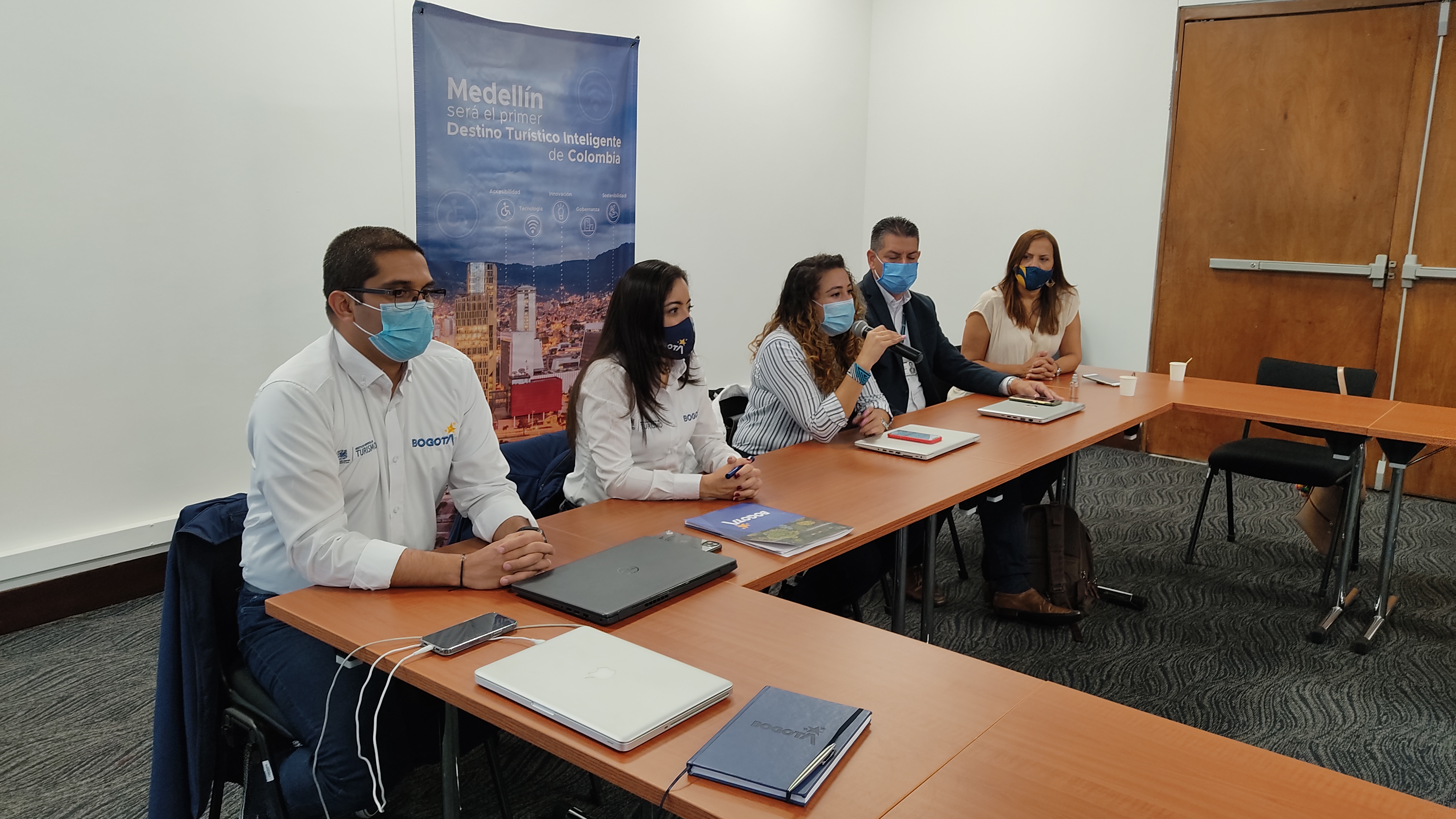 Medellín y Bogotá se unen por la reactivación del turismo.