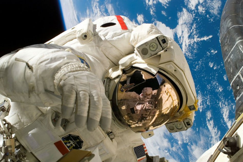 Astronautas de EE.UU. salen al espacio para instalar nueva plataforma