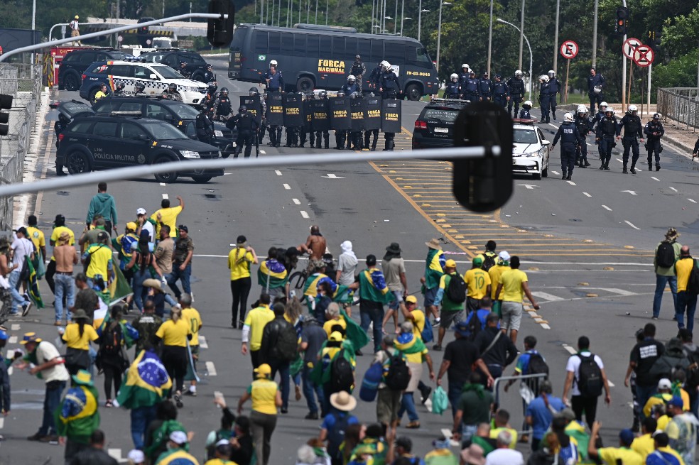 Las reacciones de EE. UU., Francia, Colombia, y otros, ante intento de golpe en Brasil