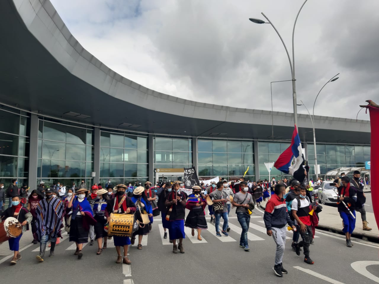 Indígenas Aeropuerto