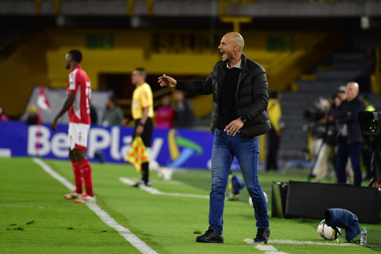 David González, técnico de América de Cali en el primer semestre de 2026, vuelve a quedar eliminado a manos de Independiente Santa Fe, así como le pasó en 2025-I cuando dirigió a Millonarios.