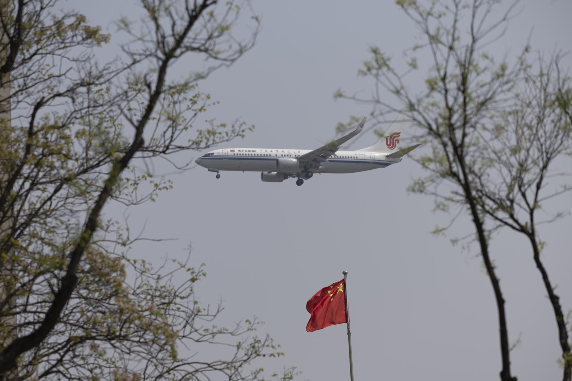 Ni pasaportes ni estudios en el extranjero: China limita a los empleados públicos
