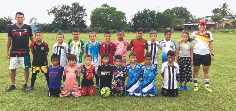 Eddy Ascanio, la primera árbitra del Catatumbo, promueve el fútbol por la paz